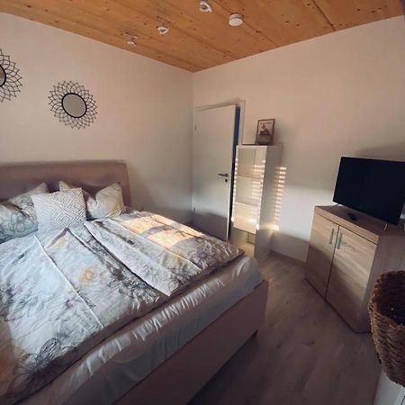 Zimmer M. Eigenem Bad Und Badewanne Direkt Am Wald Amoeneburg Ngoại thất bức ảnh