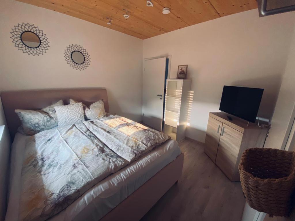 Zimmer M. Eigenem Bad Und Badewanne Direkt Am Wald Amoeneburg Ngoại thất bức ảnh